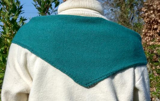 Handmade Teal Green Triangle Scarf – Merino wool