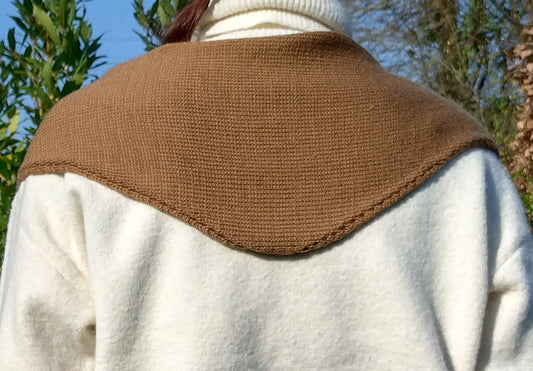 Handmade Oak Brown Triangle Scarf – British wool