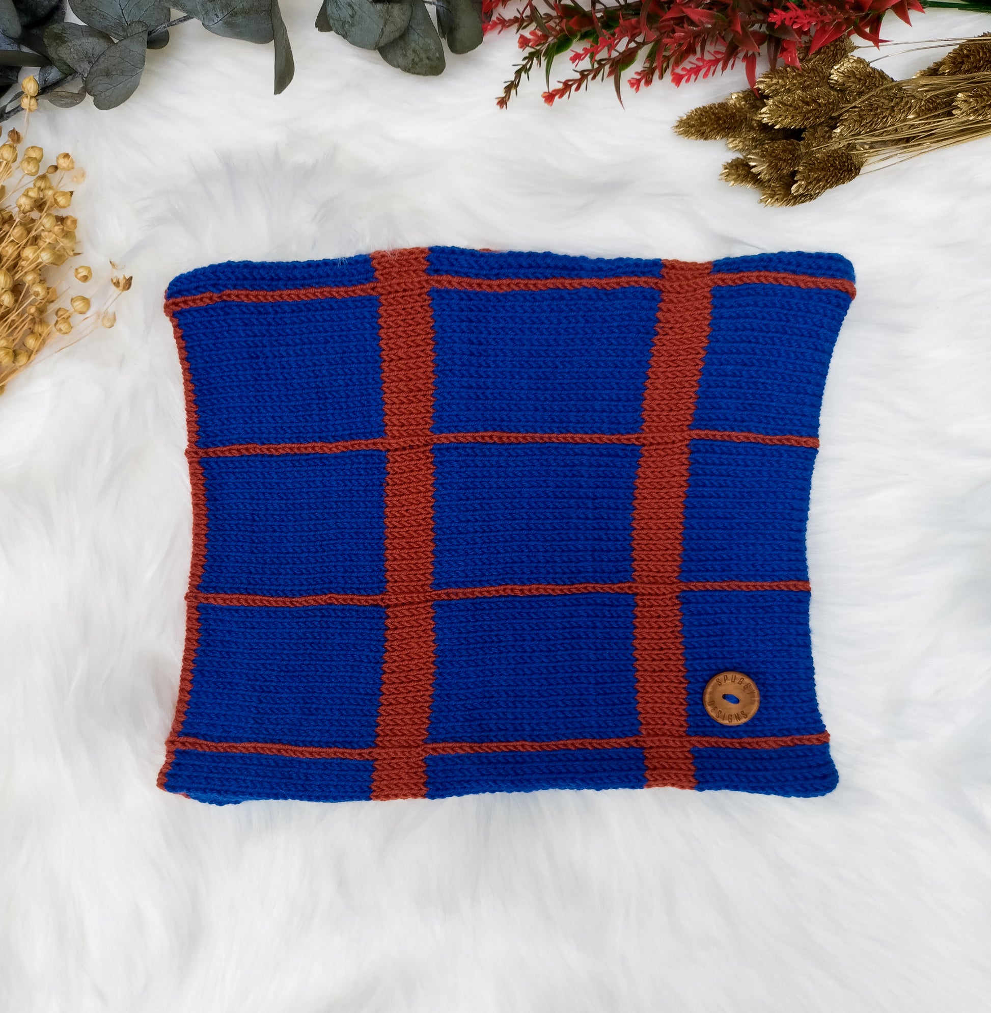 Colourful merino wool snoods.
Handmade and designed in the UK, by sustainable knitwear brand Spuggy Designs.
3 colour options. Blue/orange, teal/pink, and black/turquoise.
Christmas gifts UK. Gifts for her, gifts for girlfriend, gifts for mum, gifts for sister, teen gifts. gifts for men, gifts for him. Dopamine dressing UK.