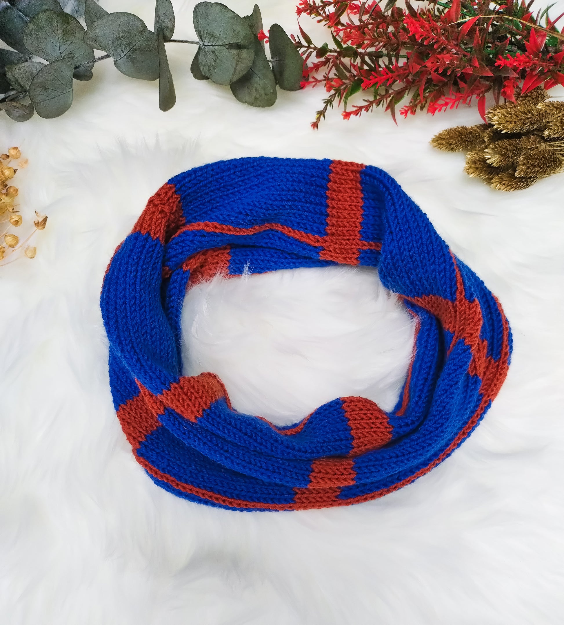 Colourful merino wool snoods.
Handmade and designed in the UK, by sustainable knitwear brand Spuggy Designs.
3 colour options. Blue/orange, teal/pink, and black/turquoise.
Christmas gifts UK. Gifts for her, gifts for girlfriend, gifts for mum, gifts for sister, teen gifts. gifts for men, gifts for him. Dopamine dressing UK.