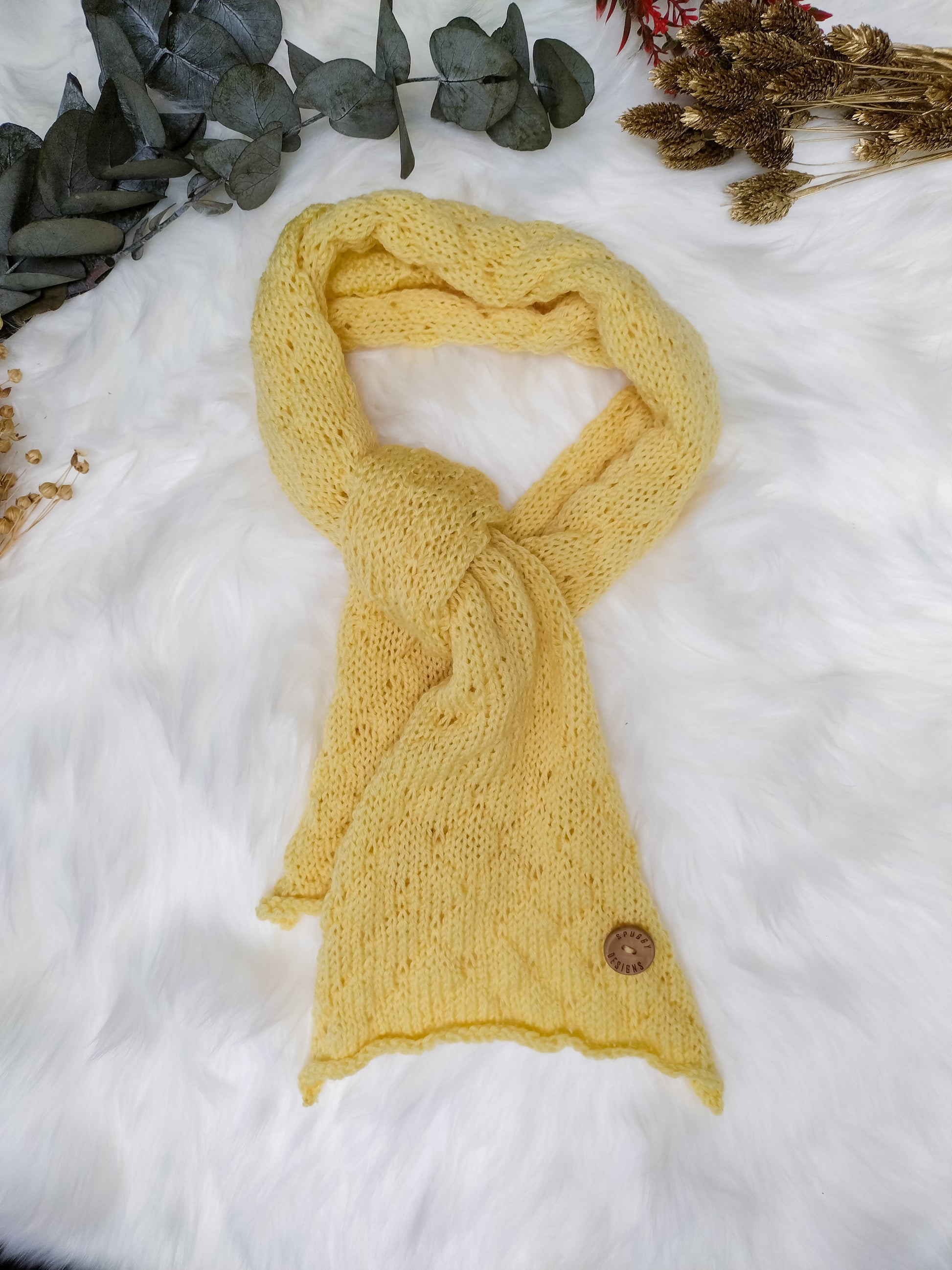 Pale lemon yellow soft merino scarf handmade using sustainable materials, by UK knitwear brand Spuggy Designs.
Christmas gifts. Classic red scarf. Gifts for her, gifts for teens, gifts for mum, gifts for girlfriends. Dopamine dressing UK.