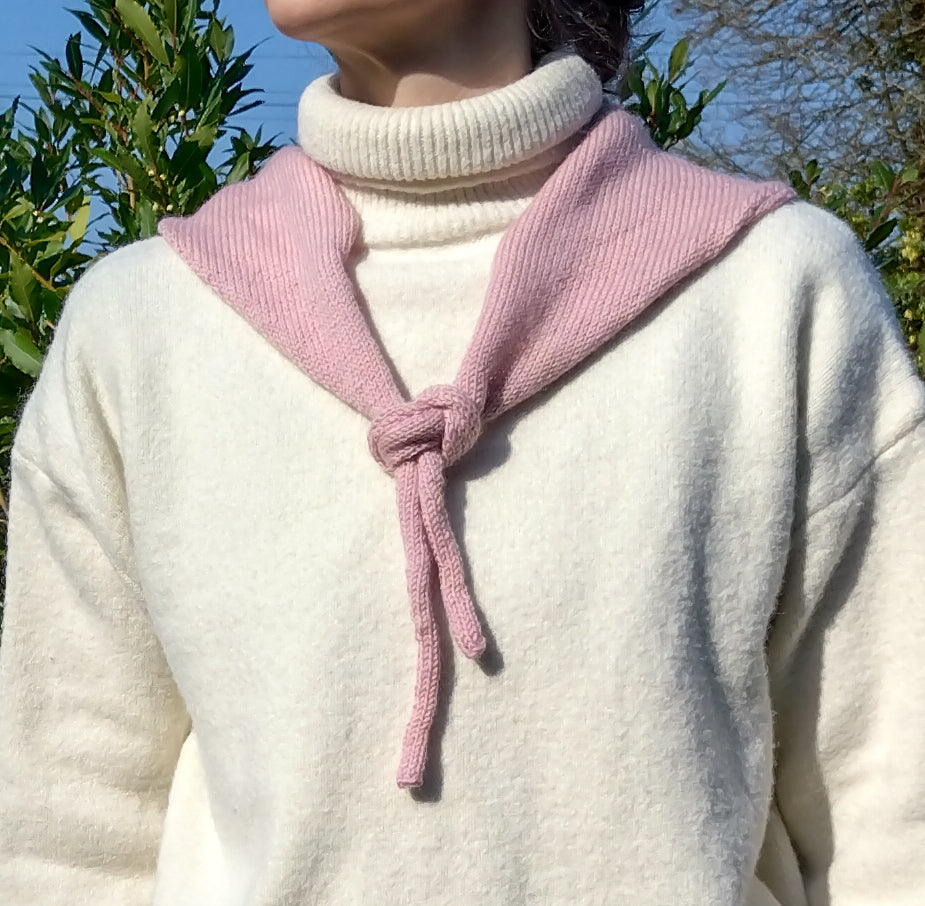 [New] Handmade Rose Pink Triangle Scarf – Merino wool