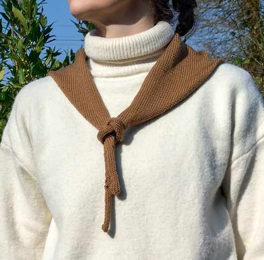[New] Handmade Oak Brown Triangle Scarf – British wool