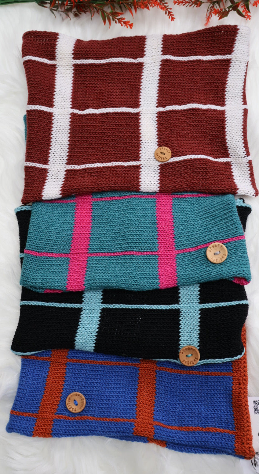 Ready-to-Ship | Handmade Merino Wool Large Checkered Snood – Sustainable Christmas Gift