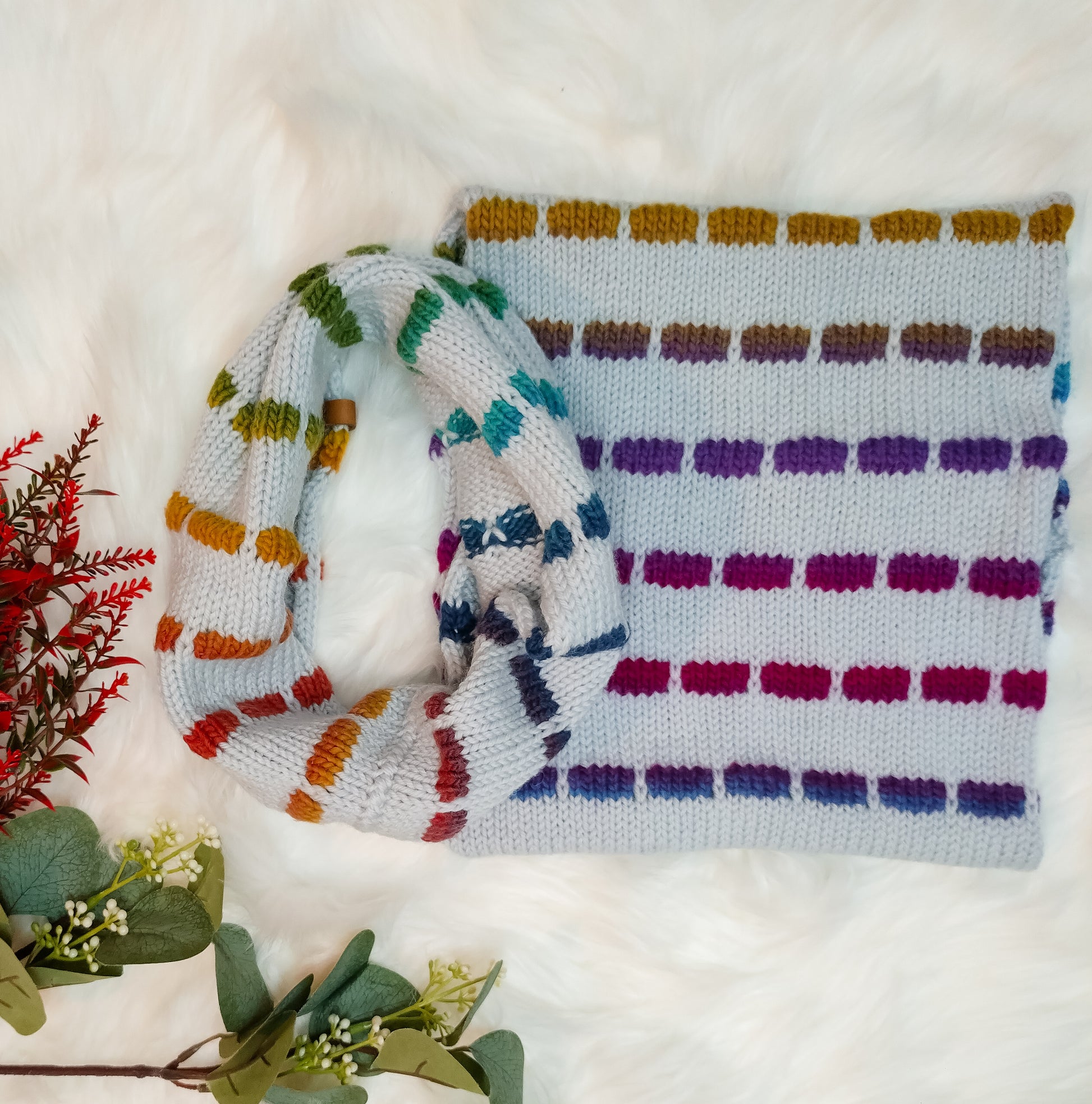 Pale blue & rainbow dashes snood